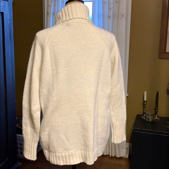 American Eagle Cream Sweater - Picture 4 of 7